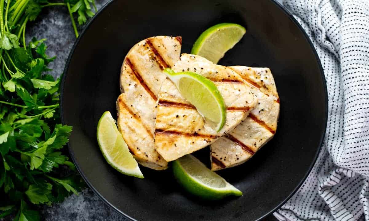 Grilled swordfish with slices of lime