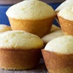  buttermilk cornbread muffins that are super easy to make and super tasty too Easy Buttermilk Cornbread Muffins