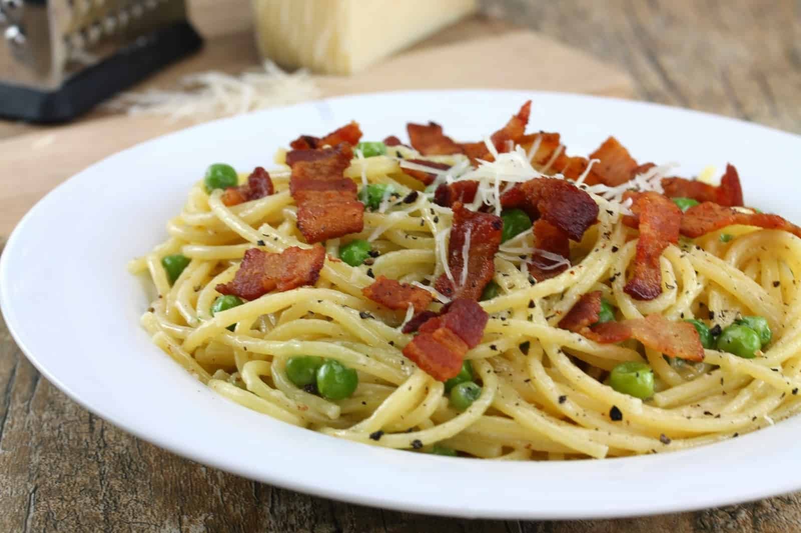 Quick Bacon And Pea Pasta Eggless Spaghetti Carbonara Thestayathomechef Com