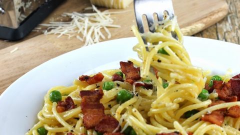 Quick Bacon And Pea Pasta Eggless Spaghetti Carbonara Thestayathomechef Com