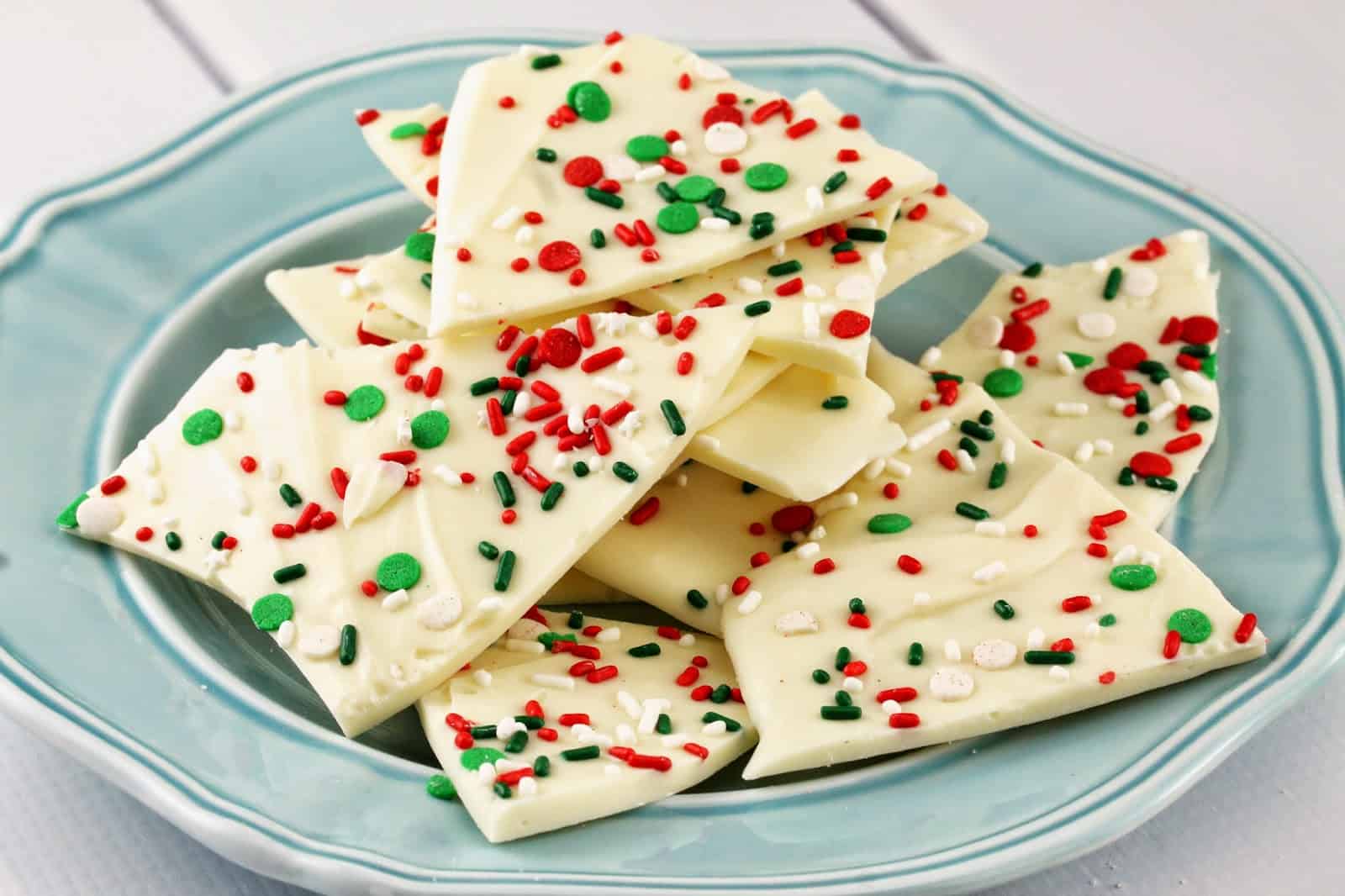 White Chocolate Christmas Sprinkle Bark com - 50