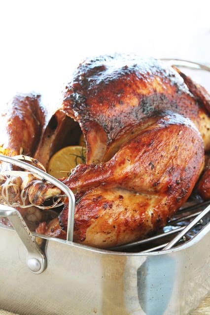 A roasted turkey stuffed in a a big pan.