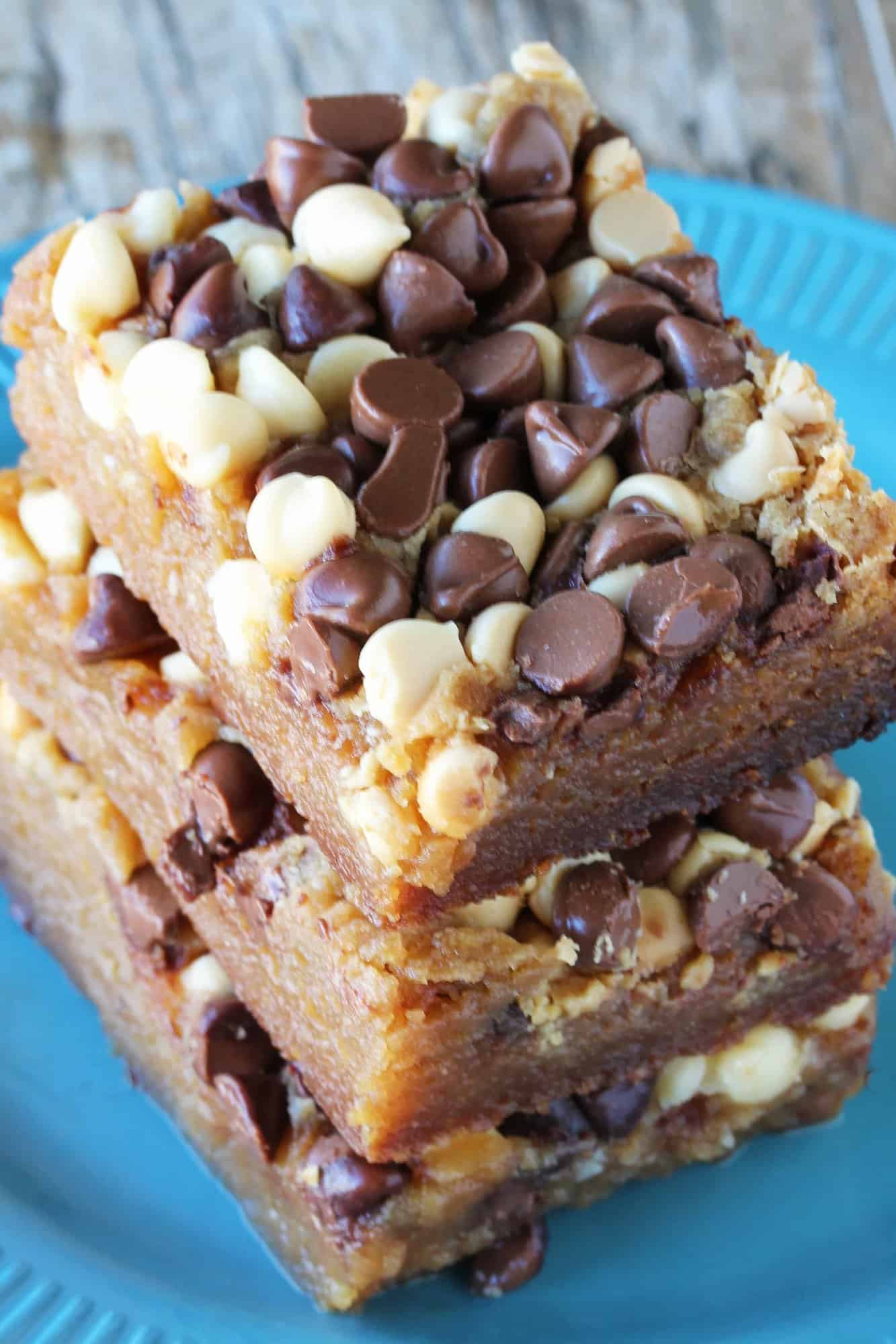 Cookie Bar Recipe Made With White Chocolate Chips Cookie Bar Recipe Made With White Chocolate Chips