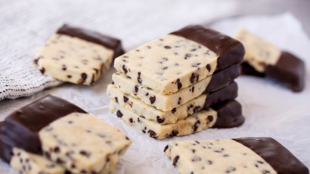 How To Melt Chocolate Chips 3 Ways - Food Lovin Family