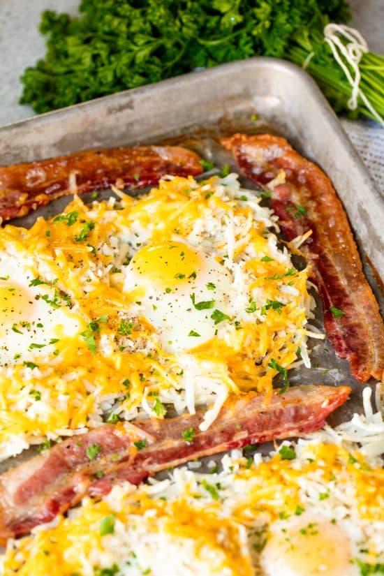 This super easy One Pan Breakfast Bake has bacon One Pan Breakfast Bake with Bacon, Hash Browns, and Eggs