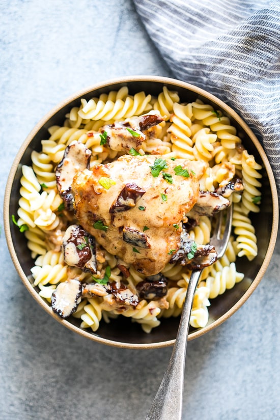  easy one pan recipe with a delicious sauce that will have you licking your fingers Creamy Sun-dried Tomato Chicken