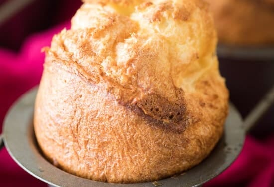 Close up on Popover in popover pan.