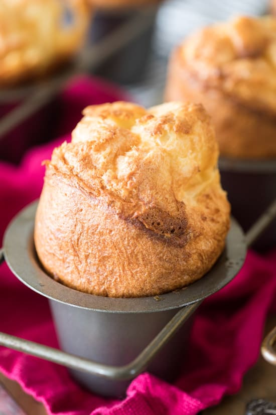 Close up on Popover in popover pan.