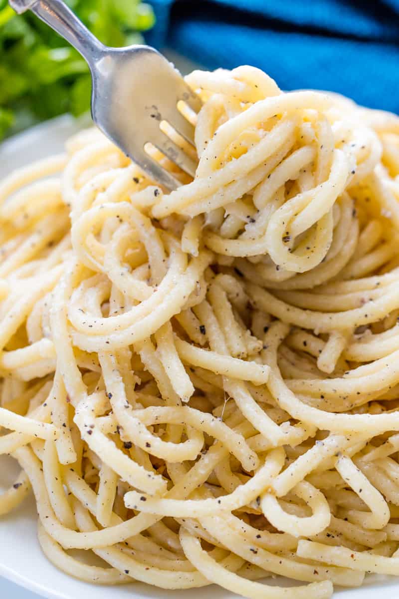 Cacio e Pepe is a simple Roman pasta dish that is easy to make and tastes absolutely heave Authentic Cacio e Pepe