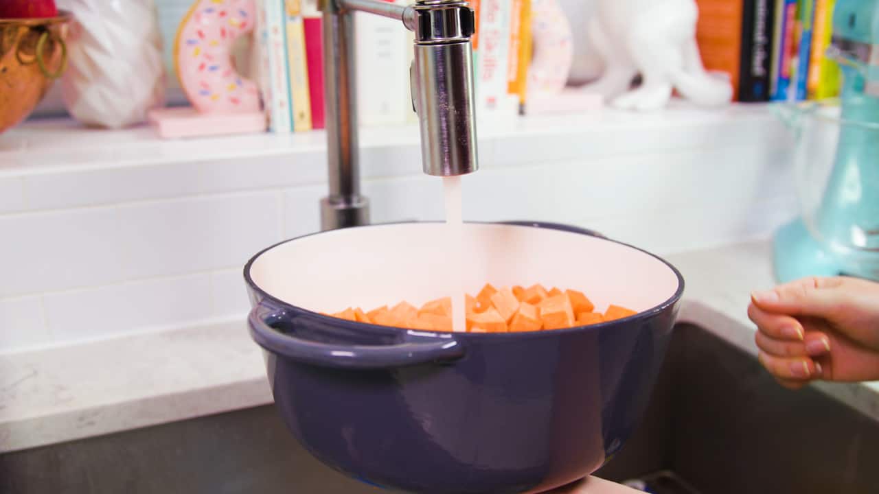 Deliciously easy Cinnamon Honey Butter Mashed Sweet Potatoes are a delightful side dish to Cinnamon Honey Butter Mashed Sweet Potatoes