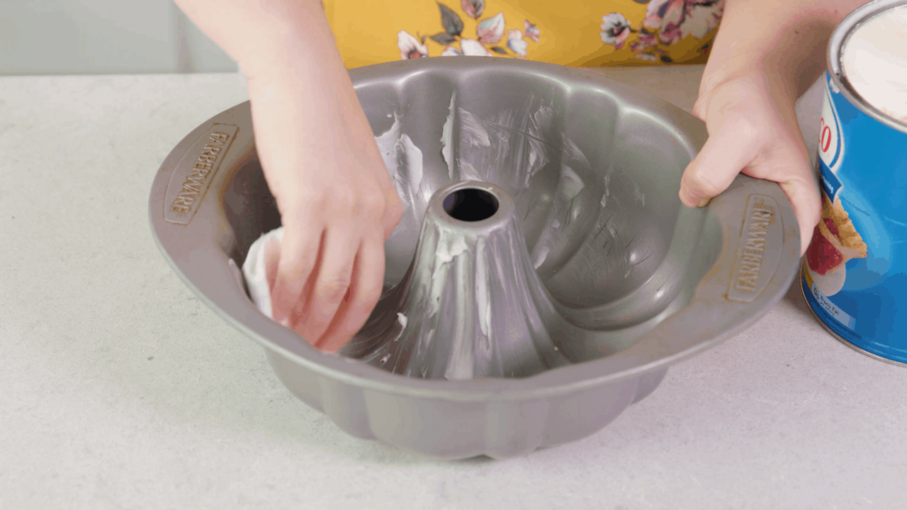 Greasing a bundt cake pan