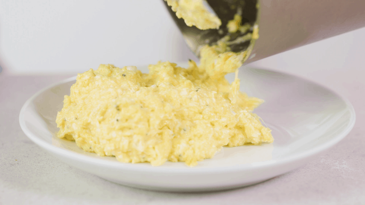 How To Make Fluffy Scrambled Eggs Cafe Delites