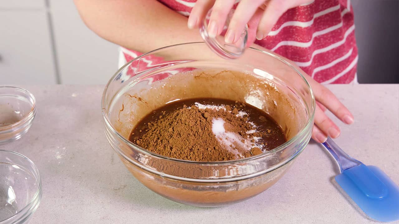 Add remaining dry ingredients to brownie mix in mixing bowl.