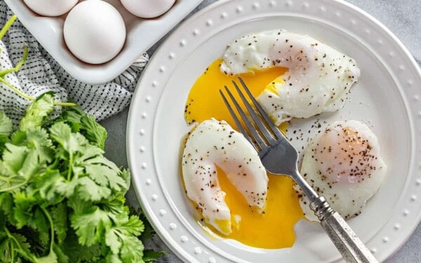 How to poach several eggs at once