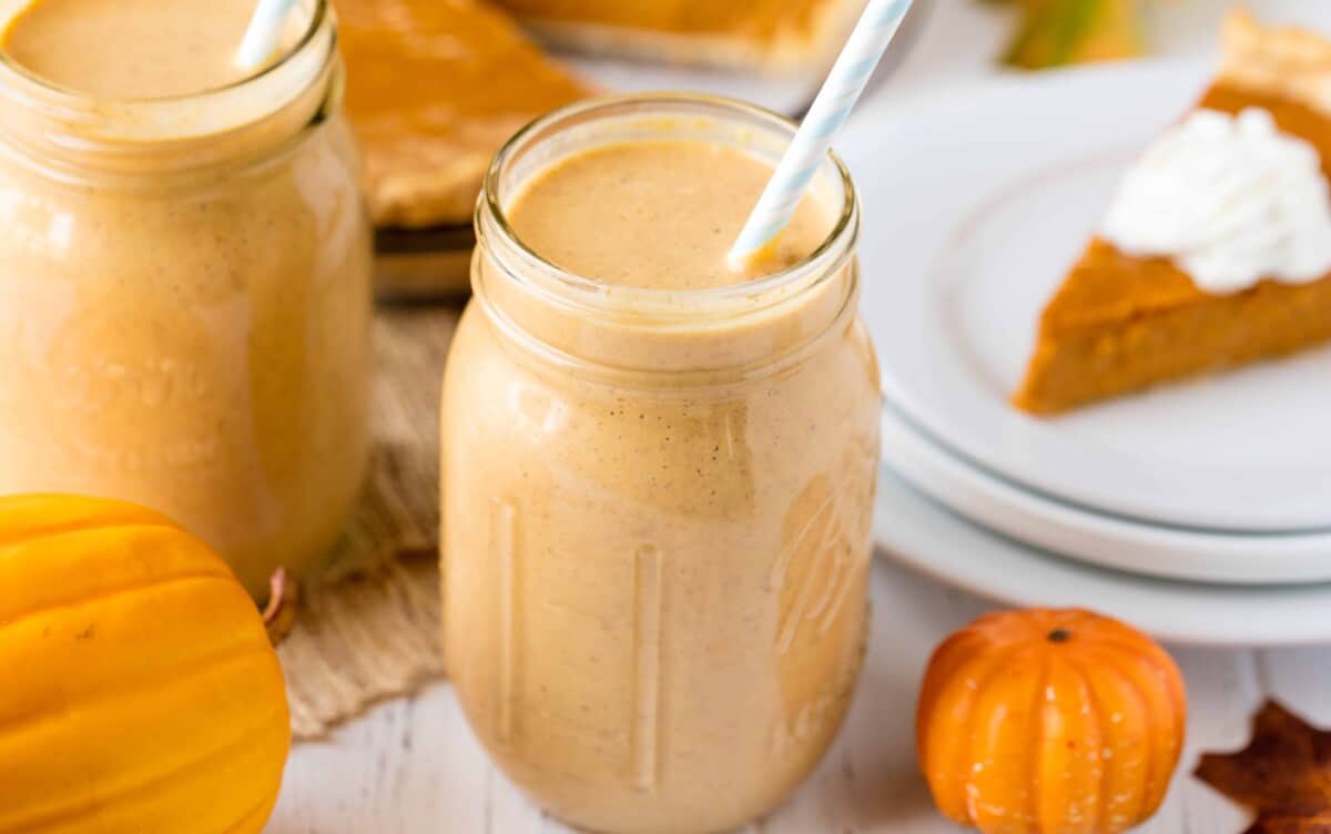 pumpkin pie oatmeal smoothie in a glass jar with a straw sticking out