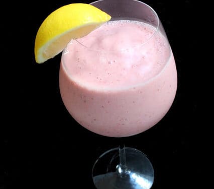 Healthy Strawberry Lemonade Smoothie Thestayathomechef Com