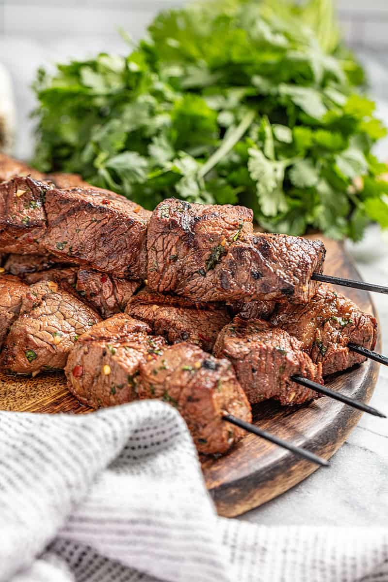 Marinated beef kabobs with paprika flakes and coriander