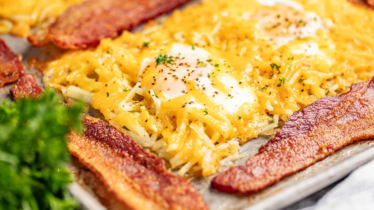 Egg, Hash Brown & Bacon Breakfast Skillet