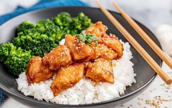 General Tso Chicken on top of white rice and broccoli.