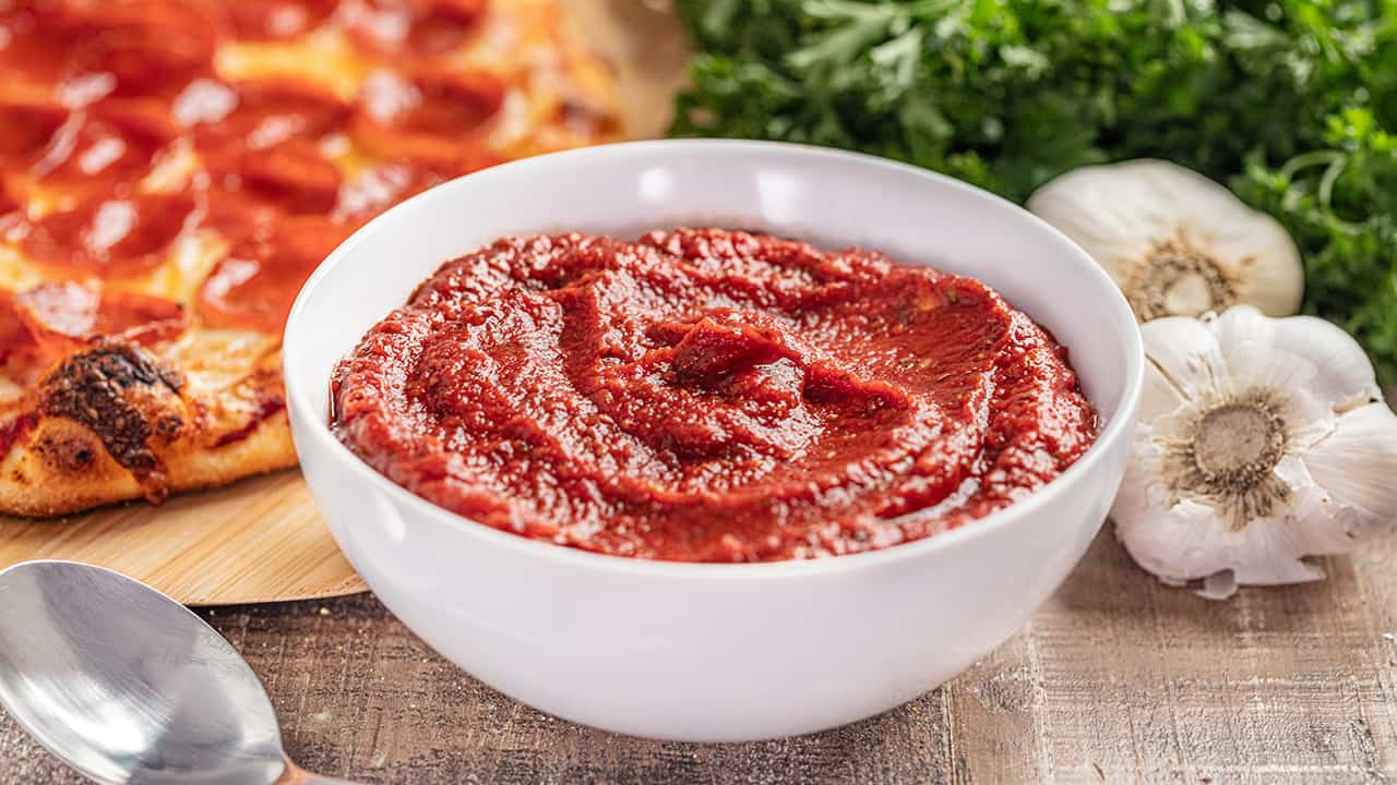 https://thestayathomechef.com/wp-content/uploads/2021/03/2-Minute-Homemade-Pizza-Sauce-2.jpg