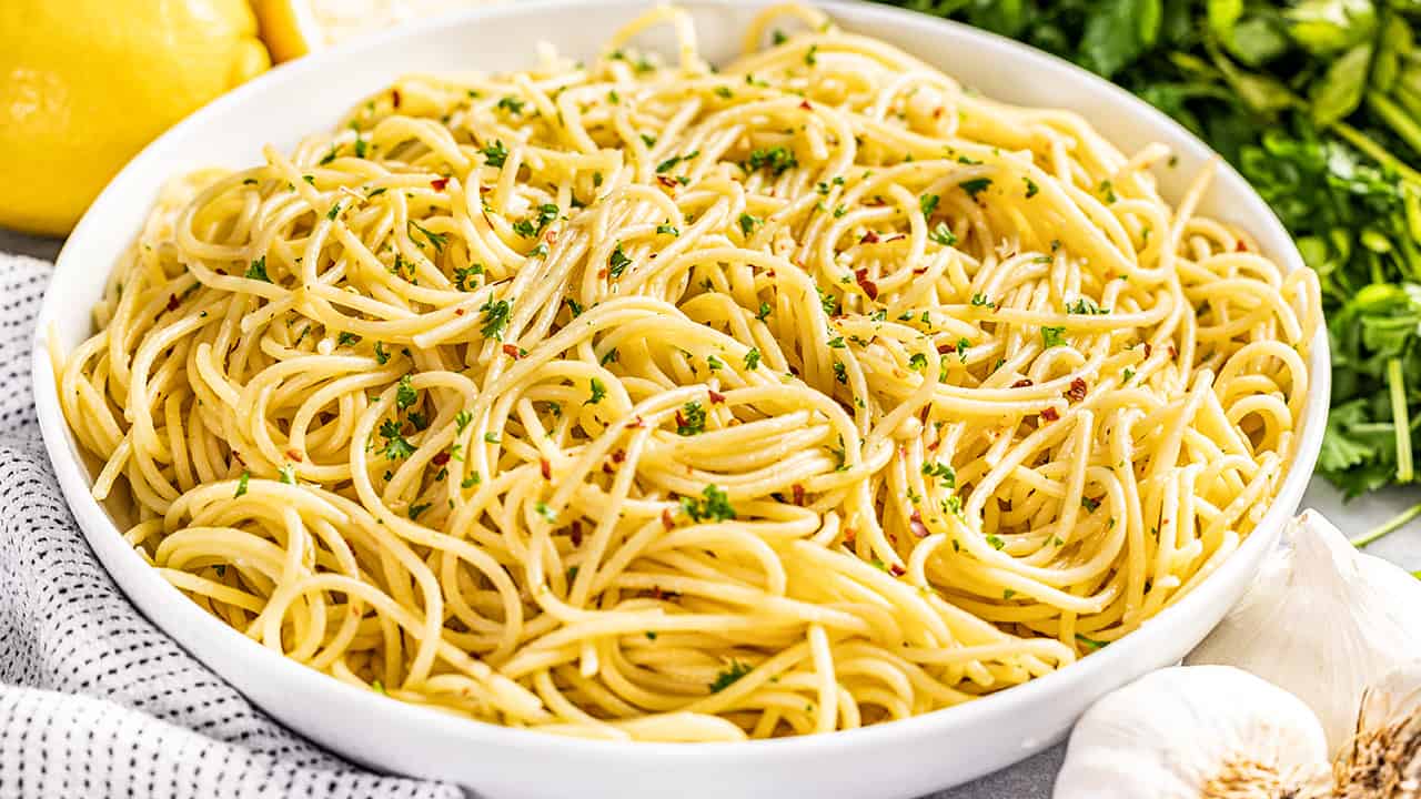 Esitellä 95+ imagen simple pasta sauce olive oil - abzlocal fi