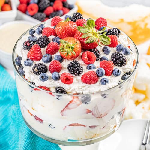 Creamy Berry Trifle - thestayathomechef.com