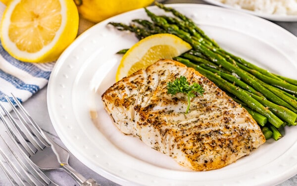 Pan seared fish with asparagus on