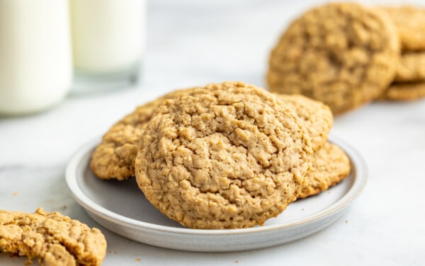 A plate of oatmeal cookies.