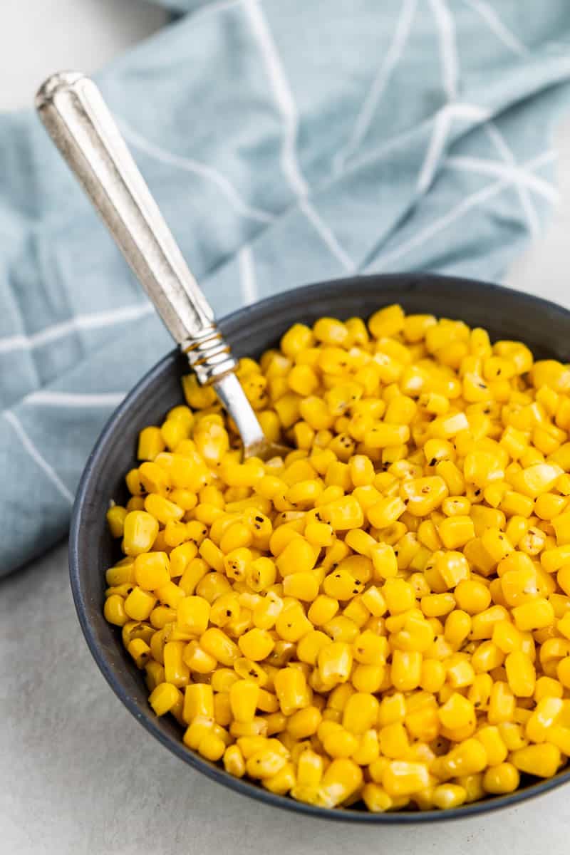 A bowl of corn that was cooked from frozen.