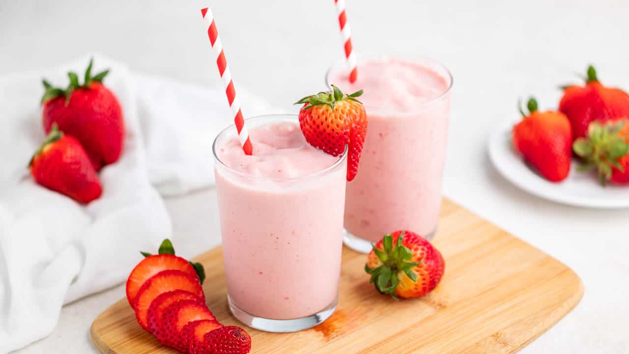 https://thestayathomechef.com/wp-content/uploads/2023/06/Strawberry-Smoothie-Recipe-1.jpg