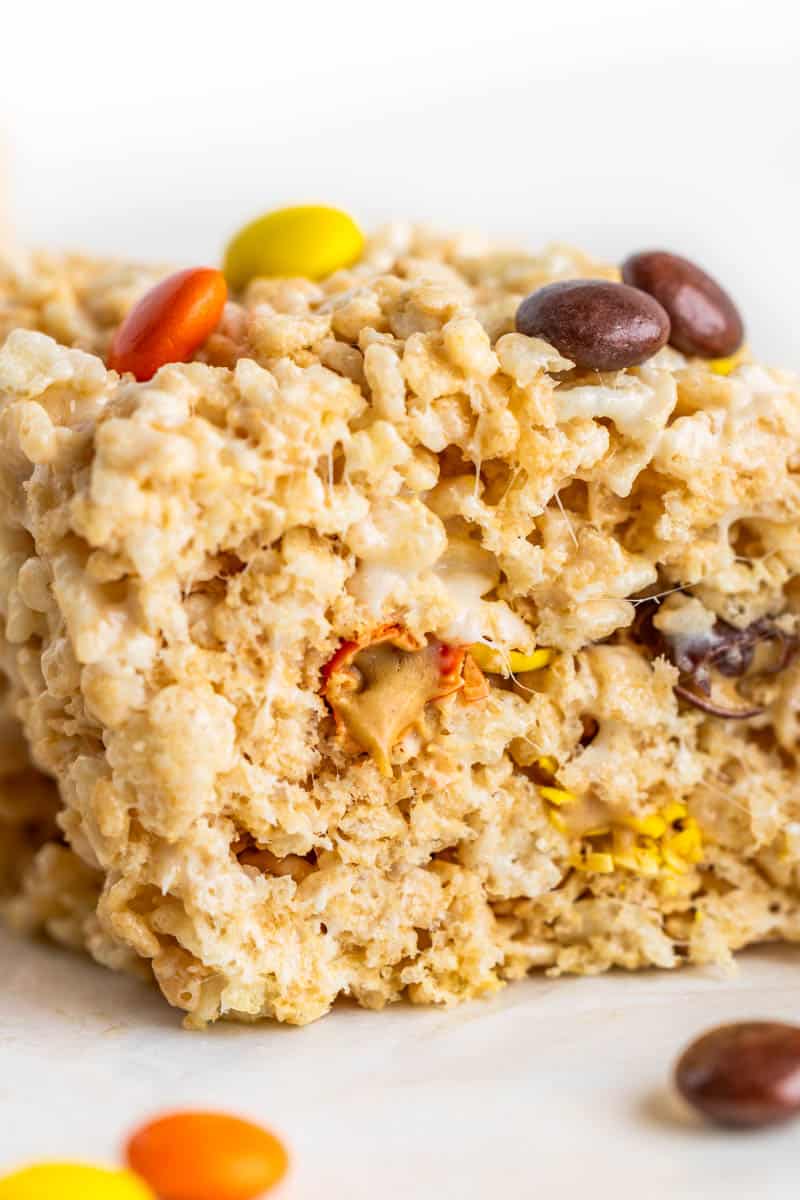 Close up view of a Reese's pieces Rice Krispie treat.