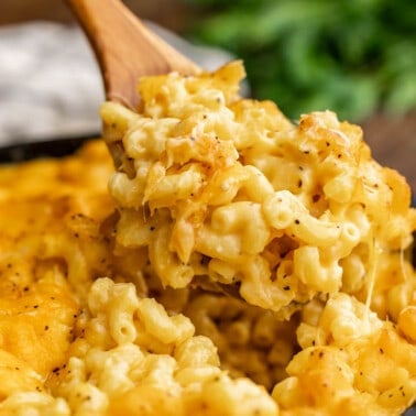 Close up view of smoked Mac and cheese in a cast iron skillet.