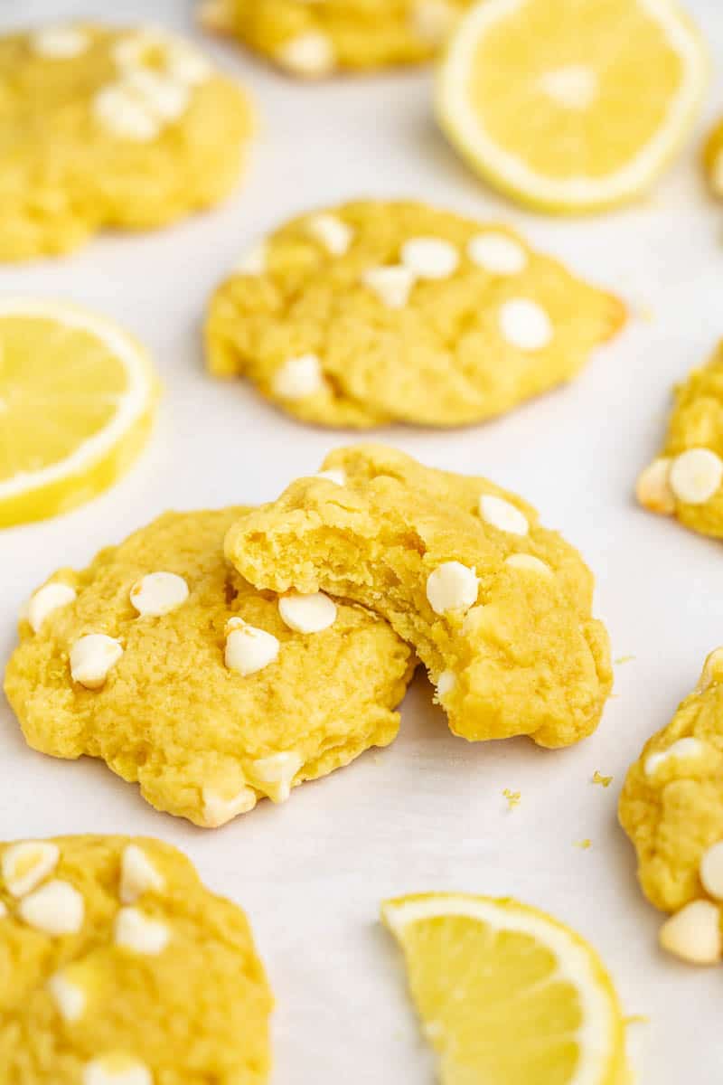 Lemon vanilla cookies surrounded by lemon slices.