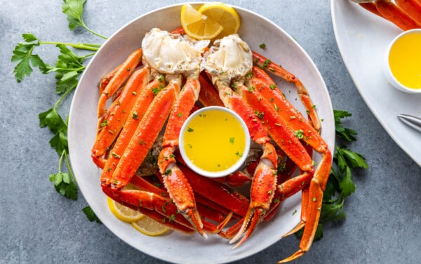 https://thestayathomechef.com/wp-content/uploads/2023/12/How-to-Cook-Crab-Legs-2-1-600x376.jpg