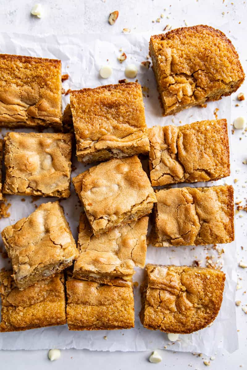 An overhead birds-eye view of squares of browned butter blondies.