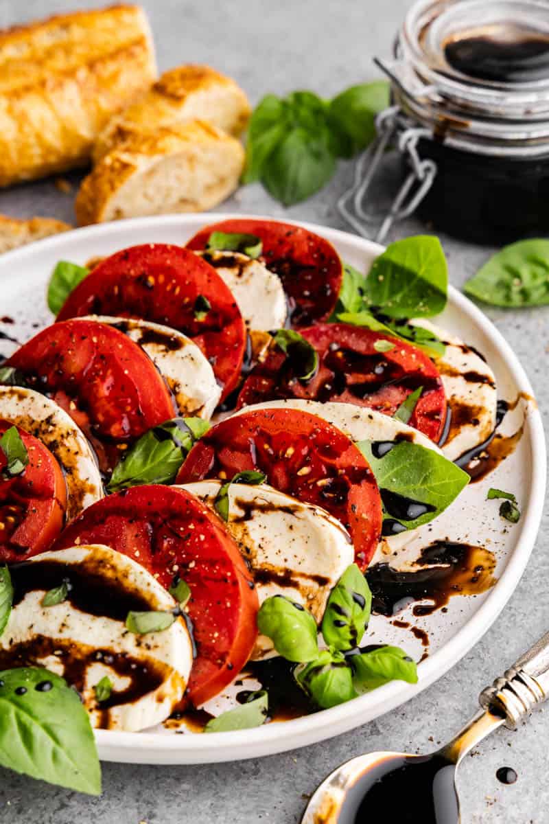 A Caprese salad with delicious balsamic glaze.