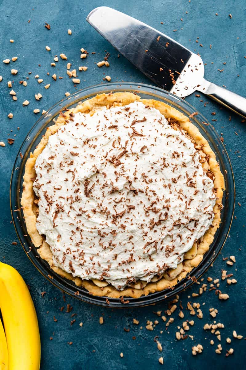 a toffee crunch banoffee pie in a glass pie pan