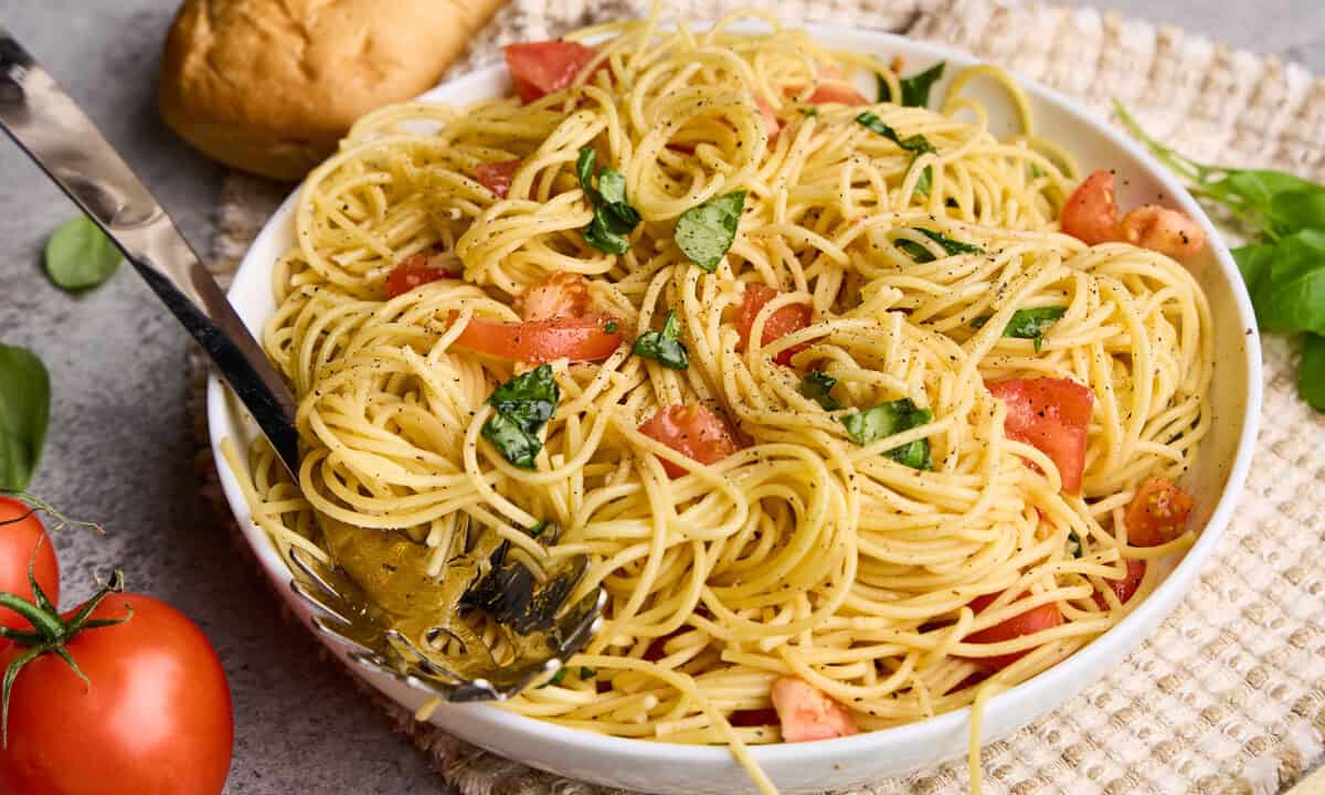 15 Minute Italian Garden Pasta in a large serving bowl.