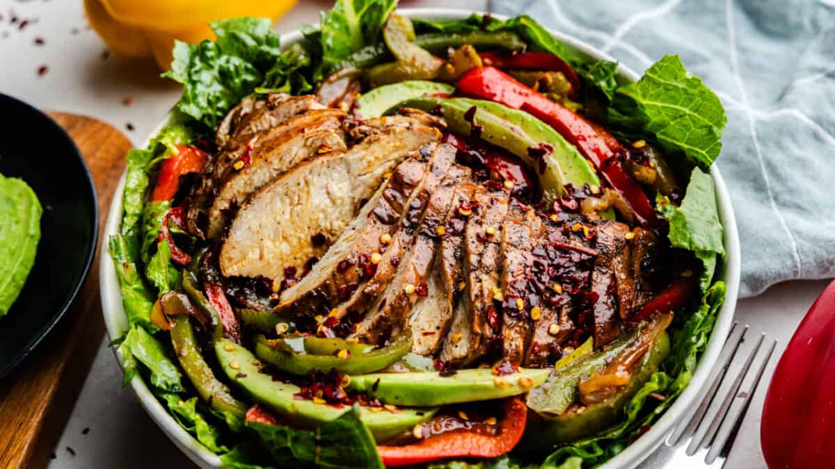 Closeup shot of sliced skinny chicken fajita salad.