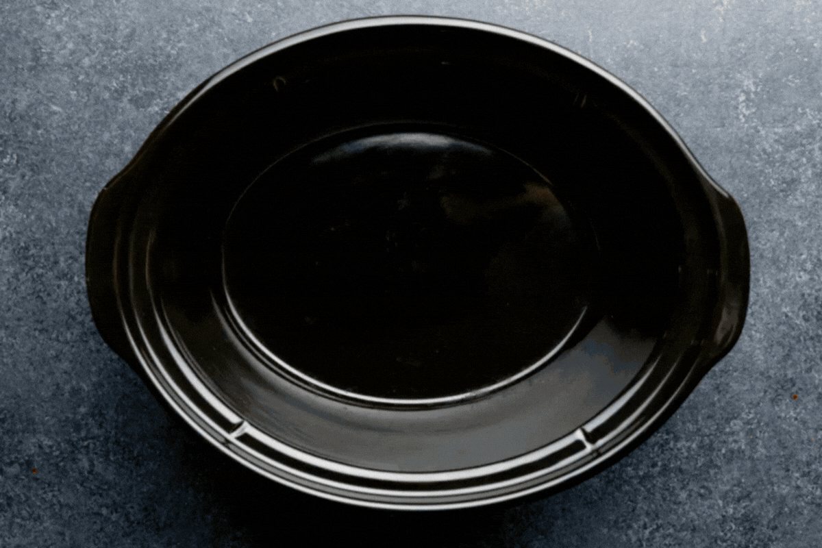 A GIF showing the different steps for making crockpot lemon garlic chicken thighs.